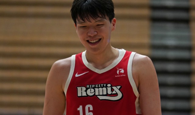 华体会网页版-G联赛：杨瀚森15+9+5+5失误5犯遭肘击 混音罚球准绝杀太阳