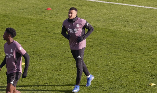 华体会体育-队报：姆巴佩膝伤无需手术但需耐心休养，复出时期尚不确定