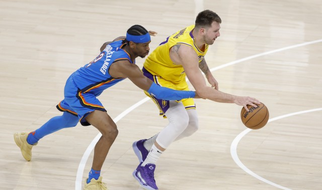 🔥MVP榜：SGA继续领跑 东约前3 CC进前5 米切尔第7 小卡获提名