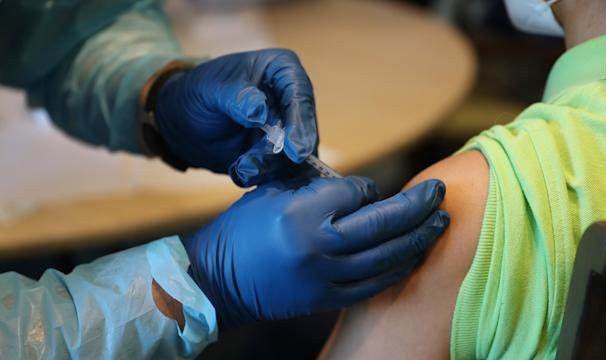 华体会入口-美国疫情形势依旧没有好转 疫苗成新赛季通行证