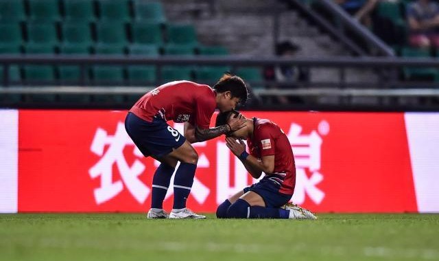 【中超】苏祖桑戈尔头球黄希扬传射 重庆2比2平沧州